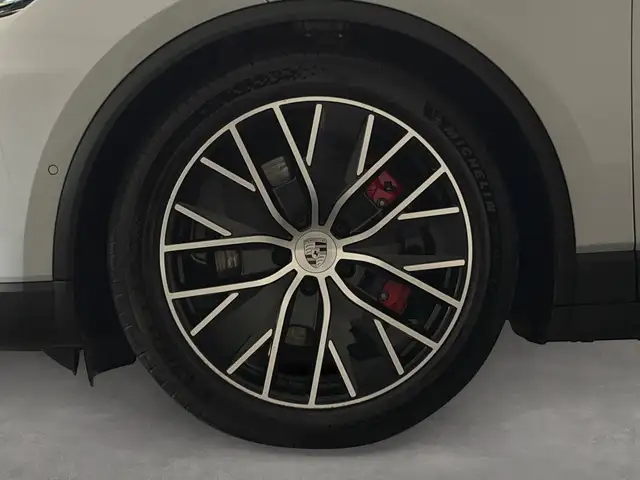 Porsche Macan view 9