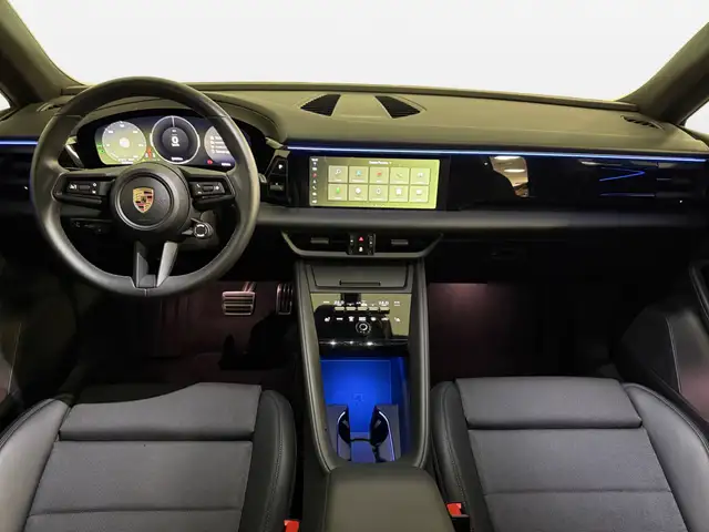 Porsche Macan view 11