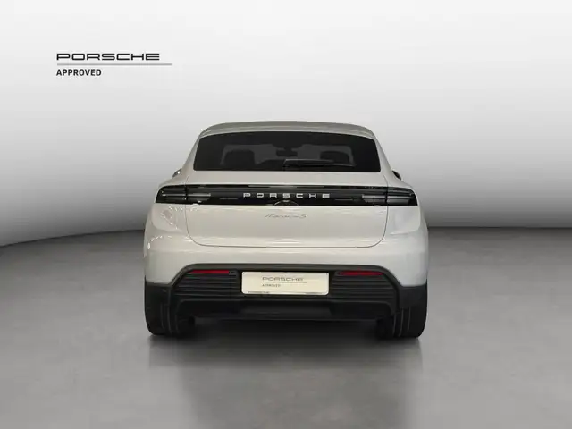 Porsche Macan view 4