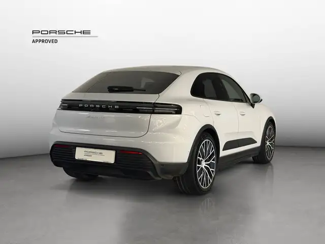 Porsche Macan view 5