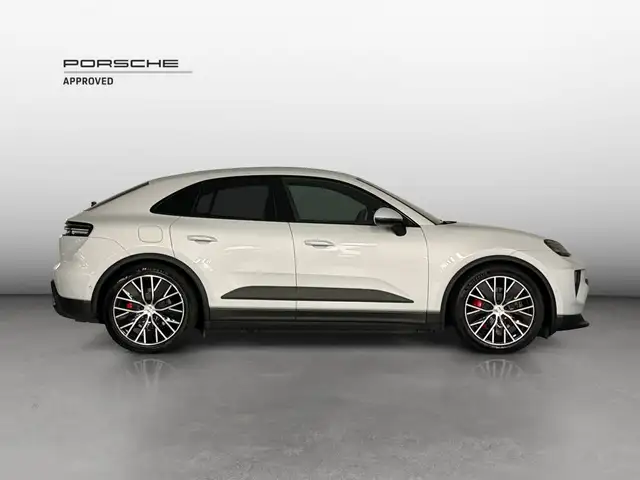 Porsche Macan view 6