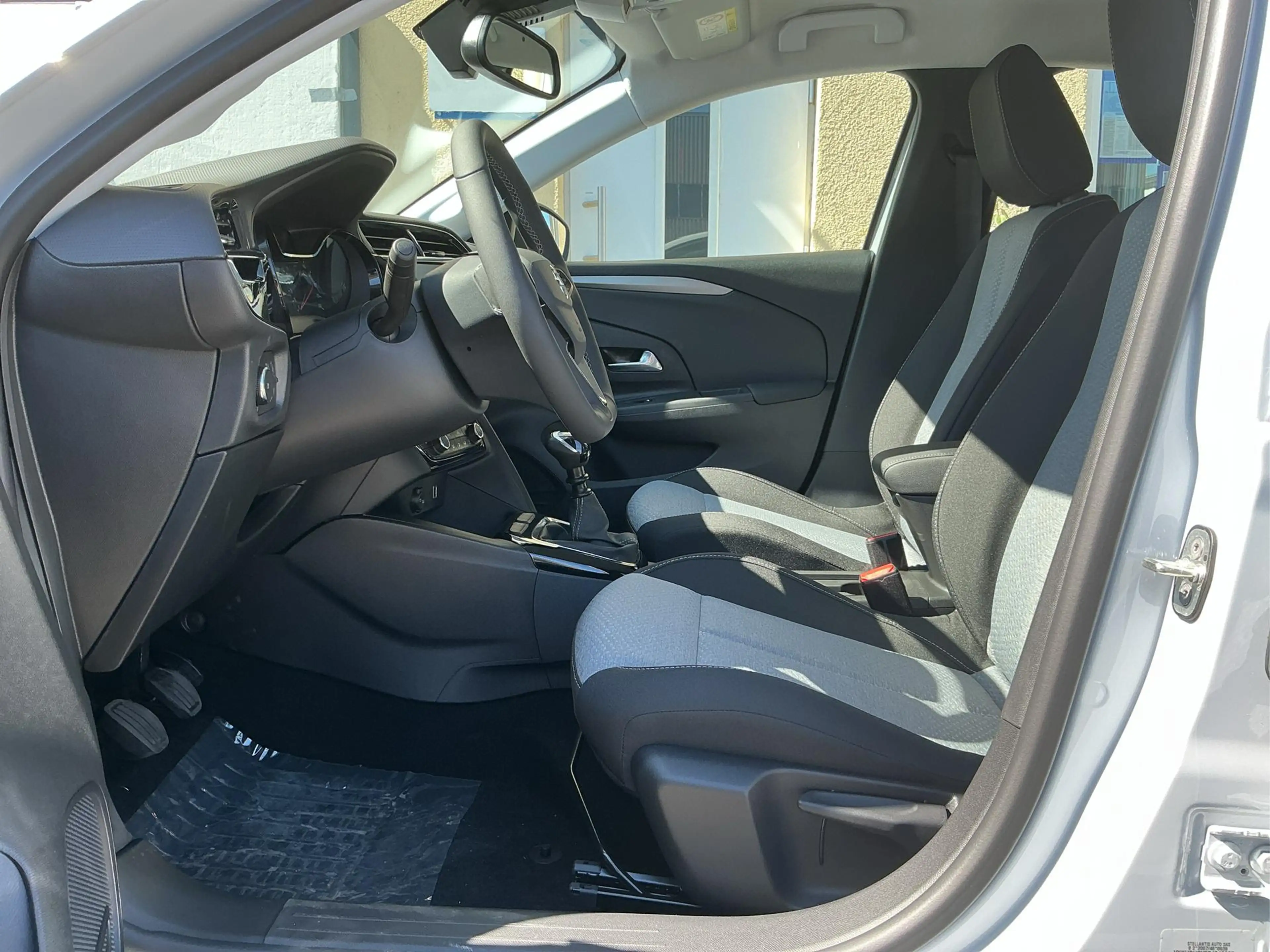 Opel Corsa Edition Klimaanlage Radio Sitzheizung vorn PDC ... — photo 9