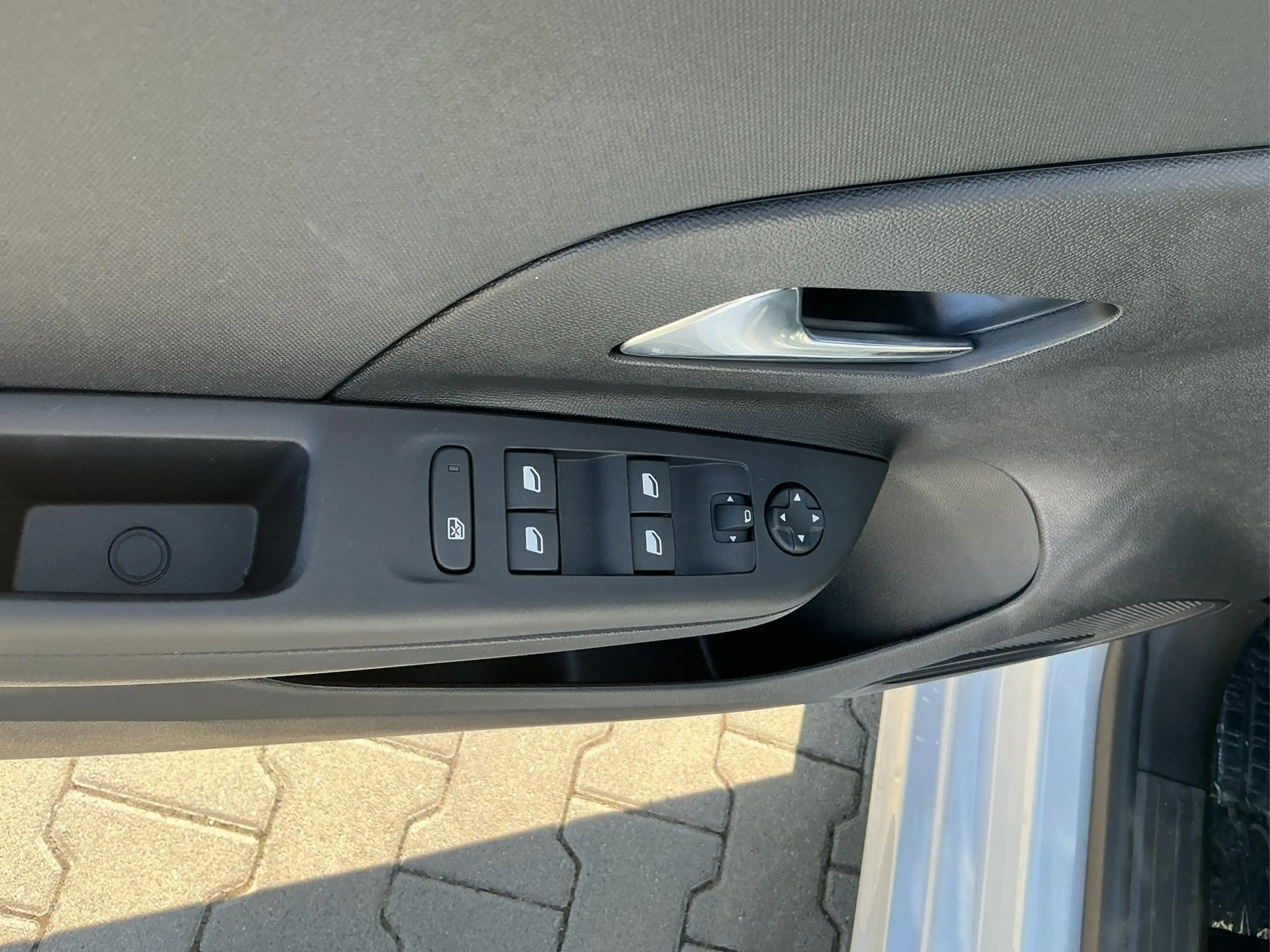 Opel Corsa Edition Klimaanlage Radio Sitzheizung vorn PDC ... — photo 12