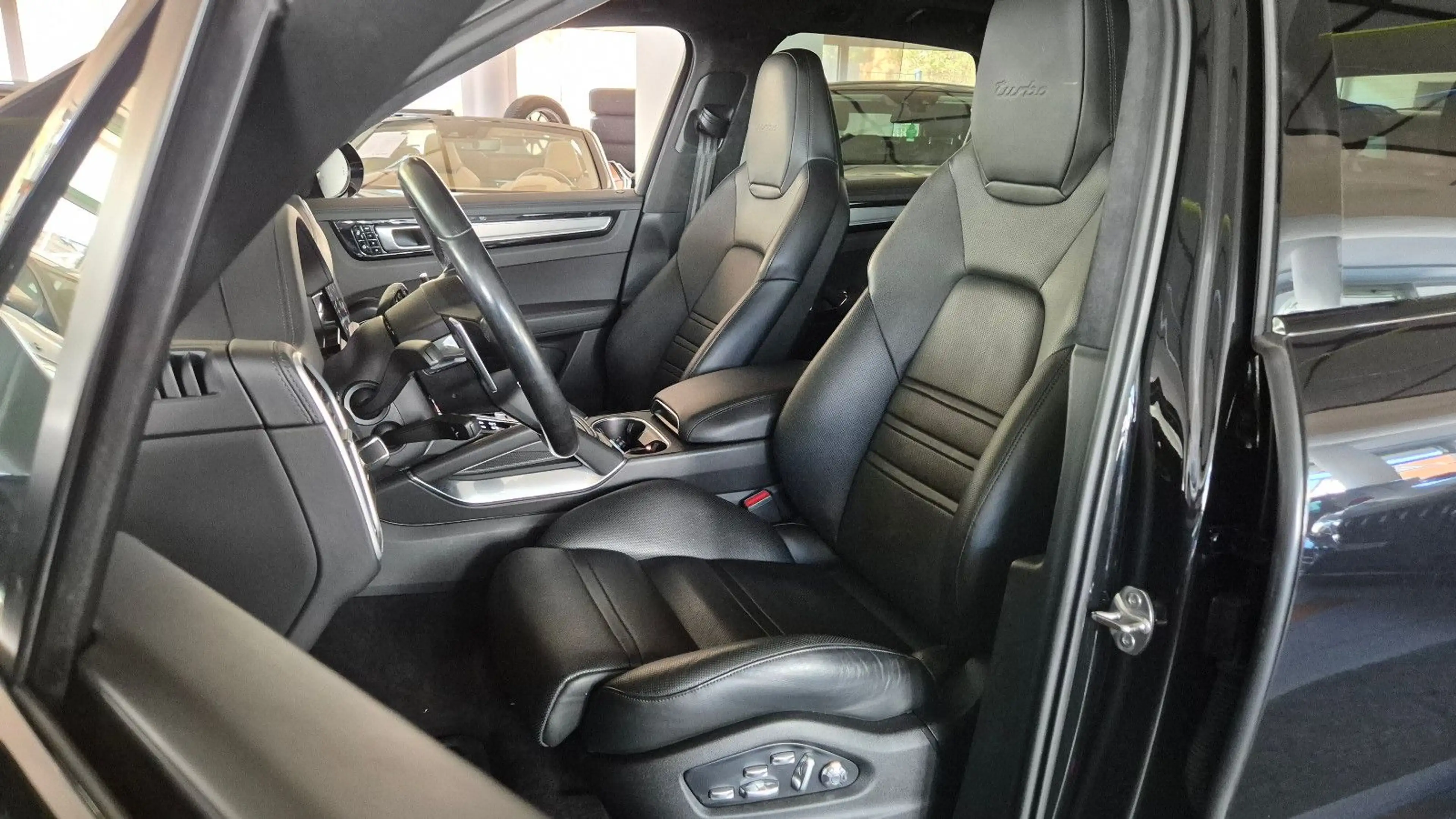 Porsche Cayenne Turbo/21"/360°/Bose/Leder/Pano/Soft/Stand — photo 15