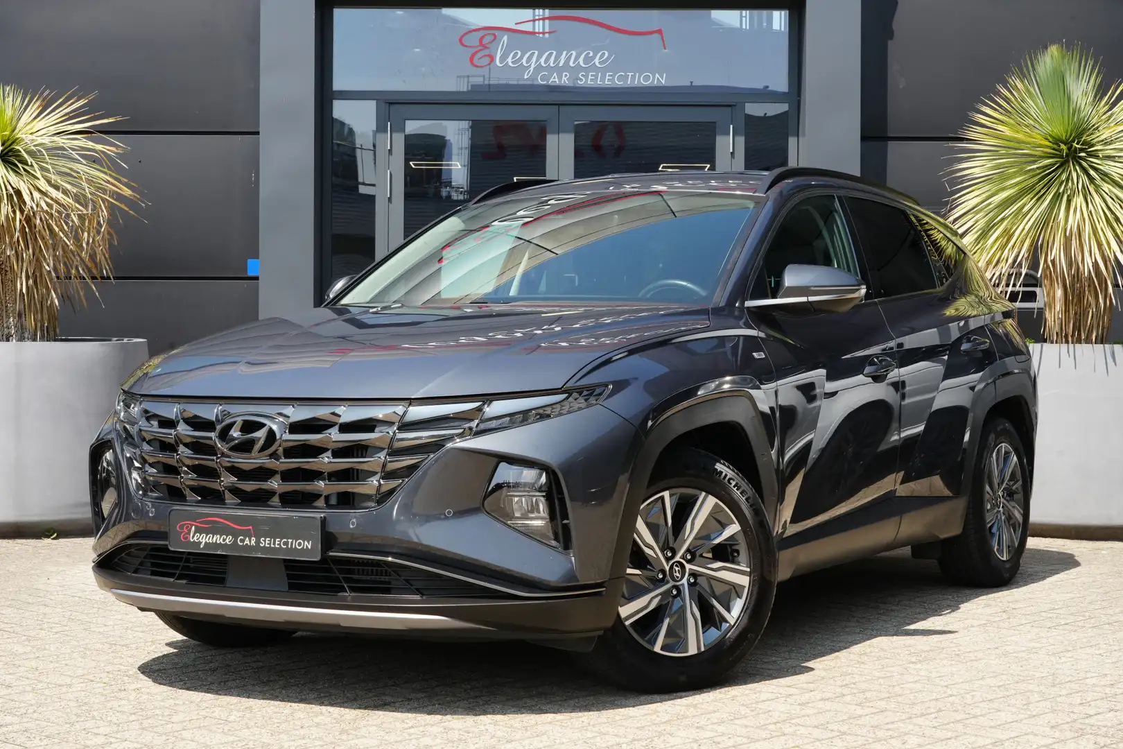 Hyundai TUCSON 1.6 T-GDI MHEV Comfort Smart 150pk Stoelverwarming Zwart - 1