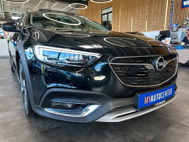 Opel Insignia view 3