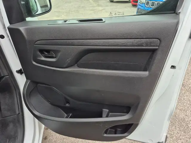 Opel Vivaro view 8