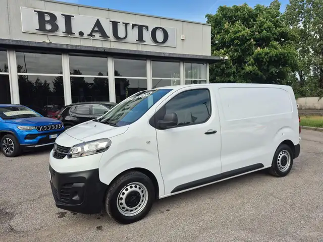 Opel Vivaro view 2