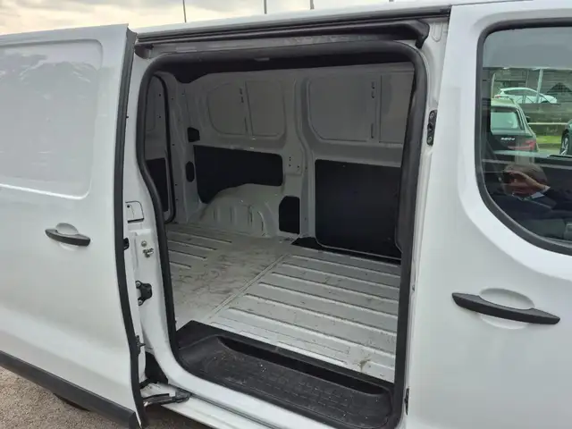 Opel Vivaro view 6