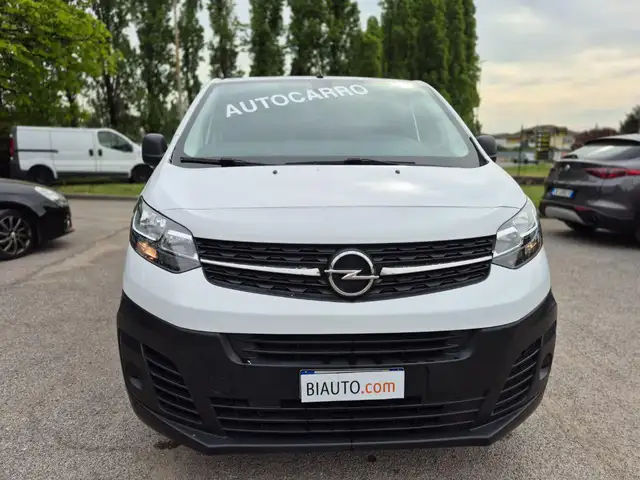 Opel Vivaro view 3