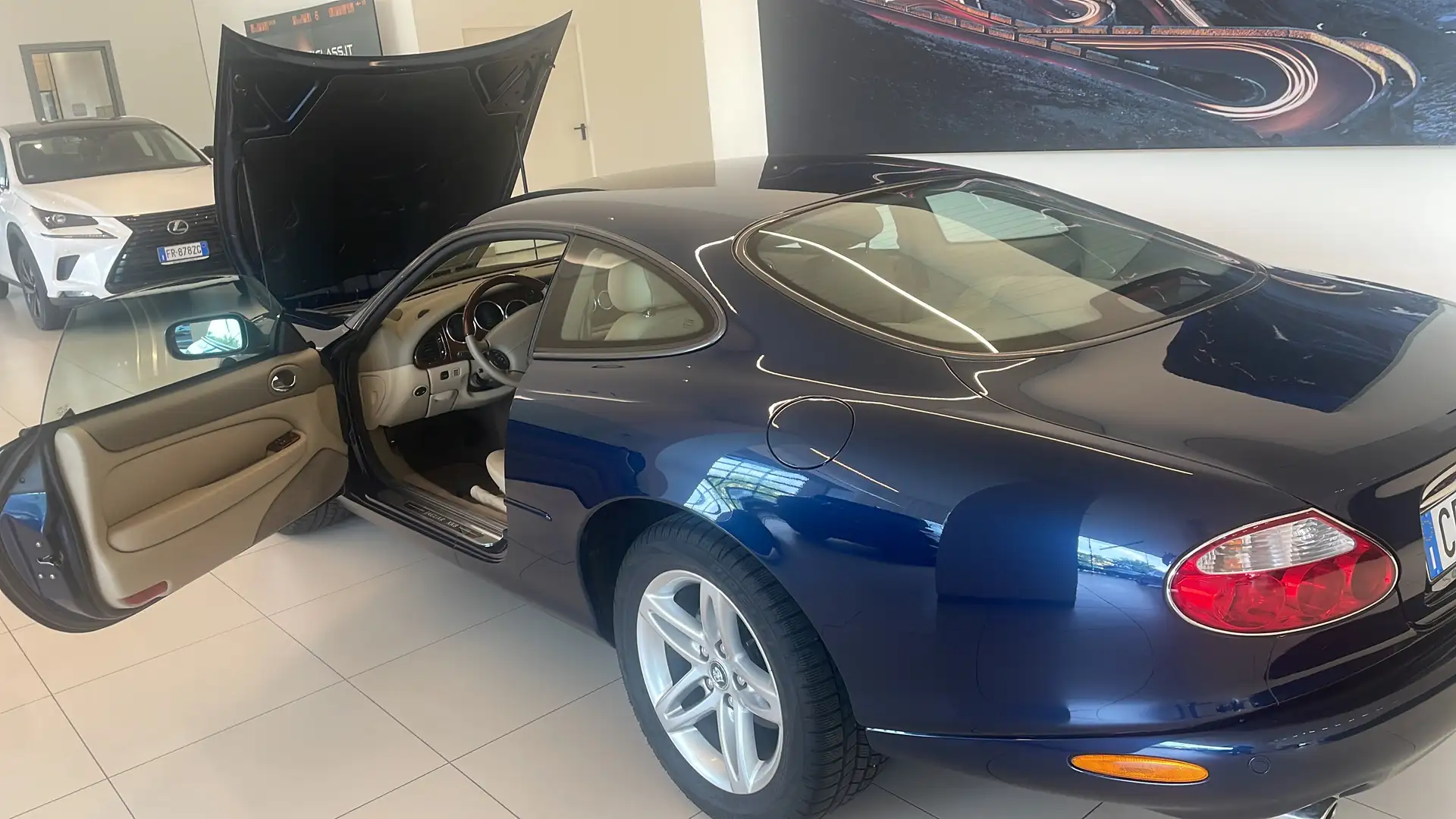 Jaguar XK8 Coupe 4.2 V8 - 1