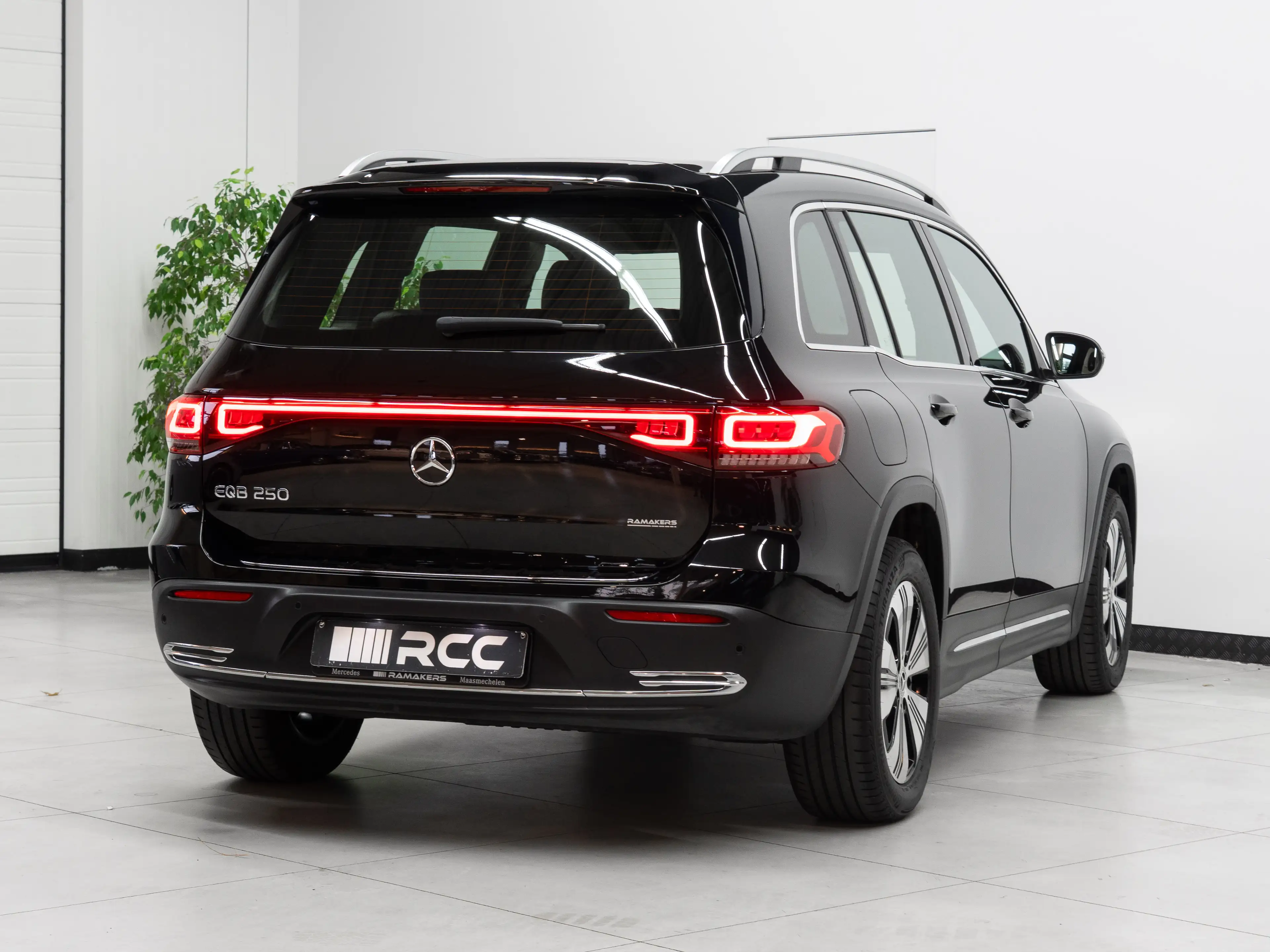 Mercedes-Benz EQB 250 Progressive Line | Dodehoek Camera LED Sfeerlicht — photo 2