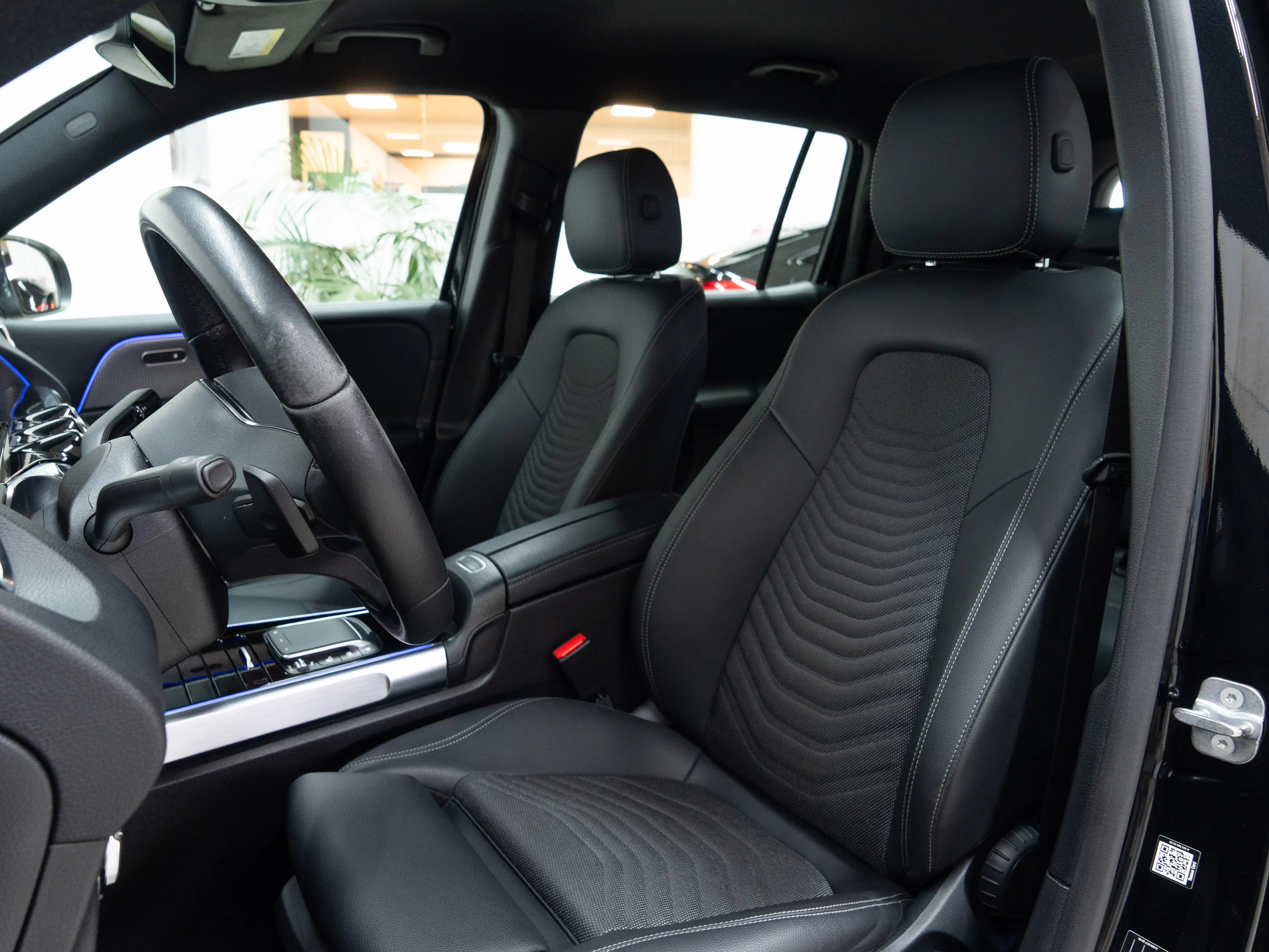 Mercedes-Benz EQB 250 Progressive Line | Dodehoek Camera LED Sfeerlicht — photo 9