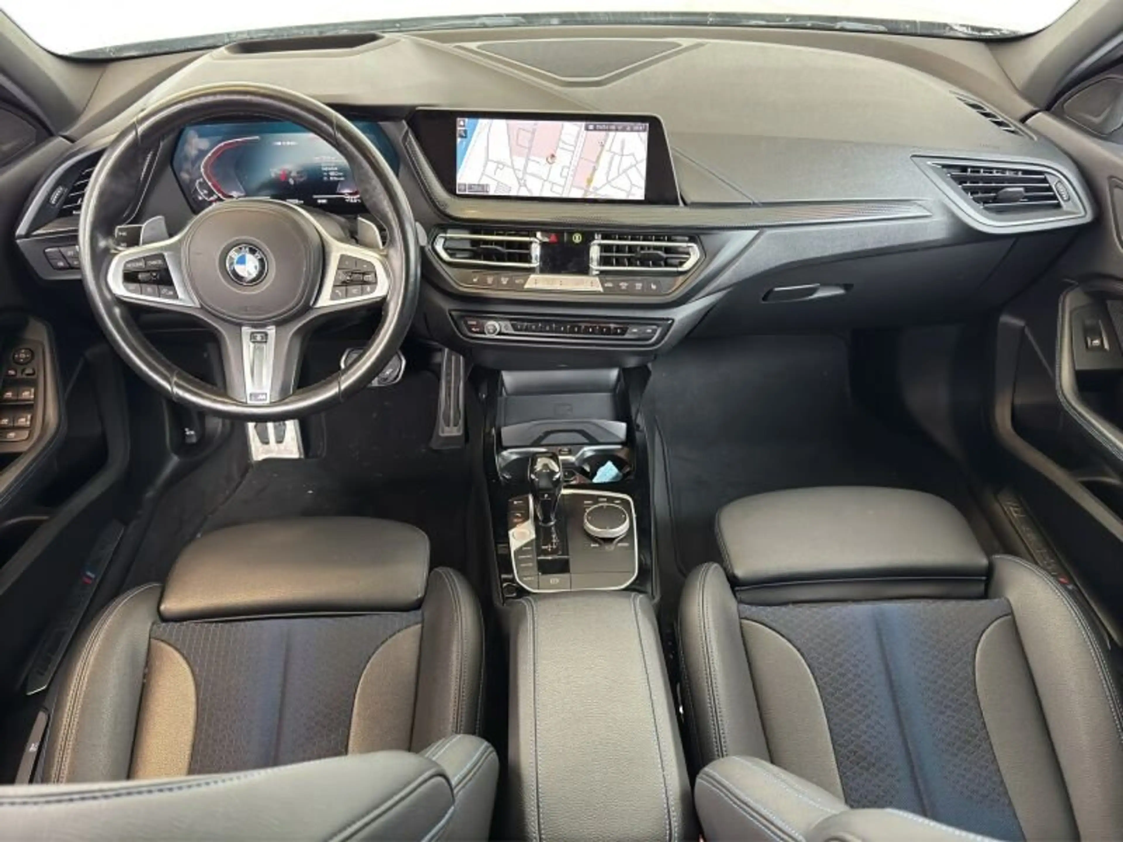 BMW 135 Mi xDrive — photo 8