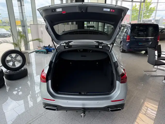 Mercedes-Benz C-Class view 11