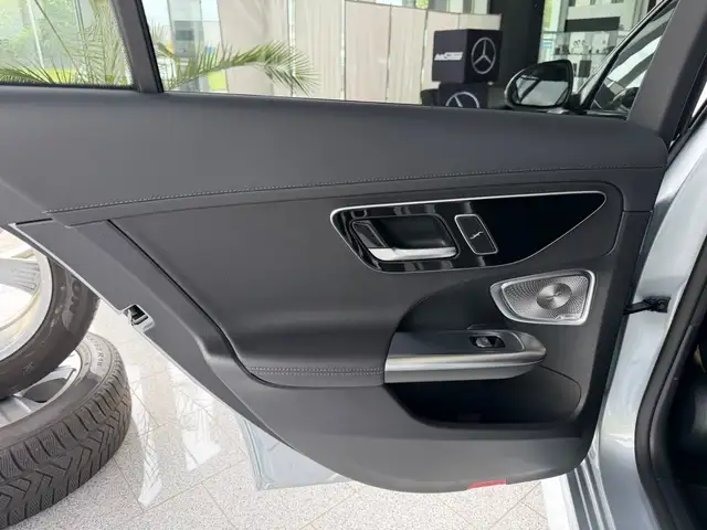 Mercedes-Benz C-Class view 9