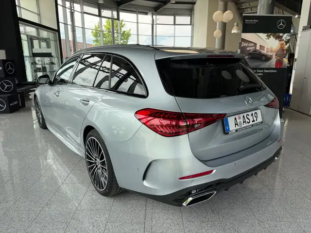 Mercedes-Benz C-Class view 6