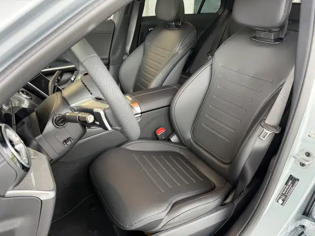 Mercedes-Benz C-Class view 8