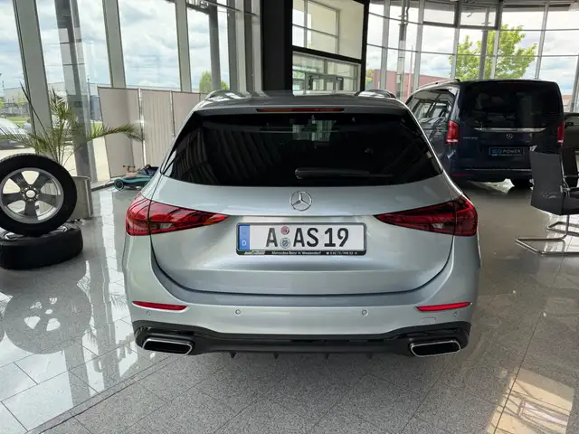 Mercedes-Benz C-Class view 5
