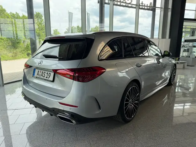 Mercedes-Benz C-Class view 4
