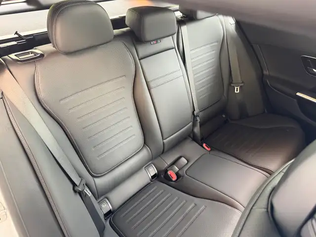 Mercedes-Benz C-Class view 13
