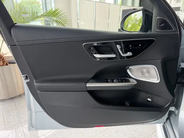 Mercedes-Benz C-Class view 7