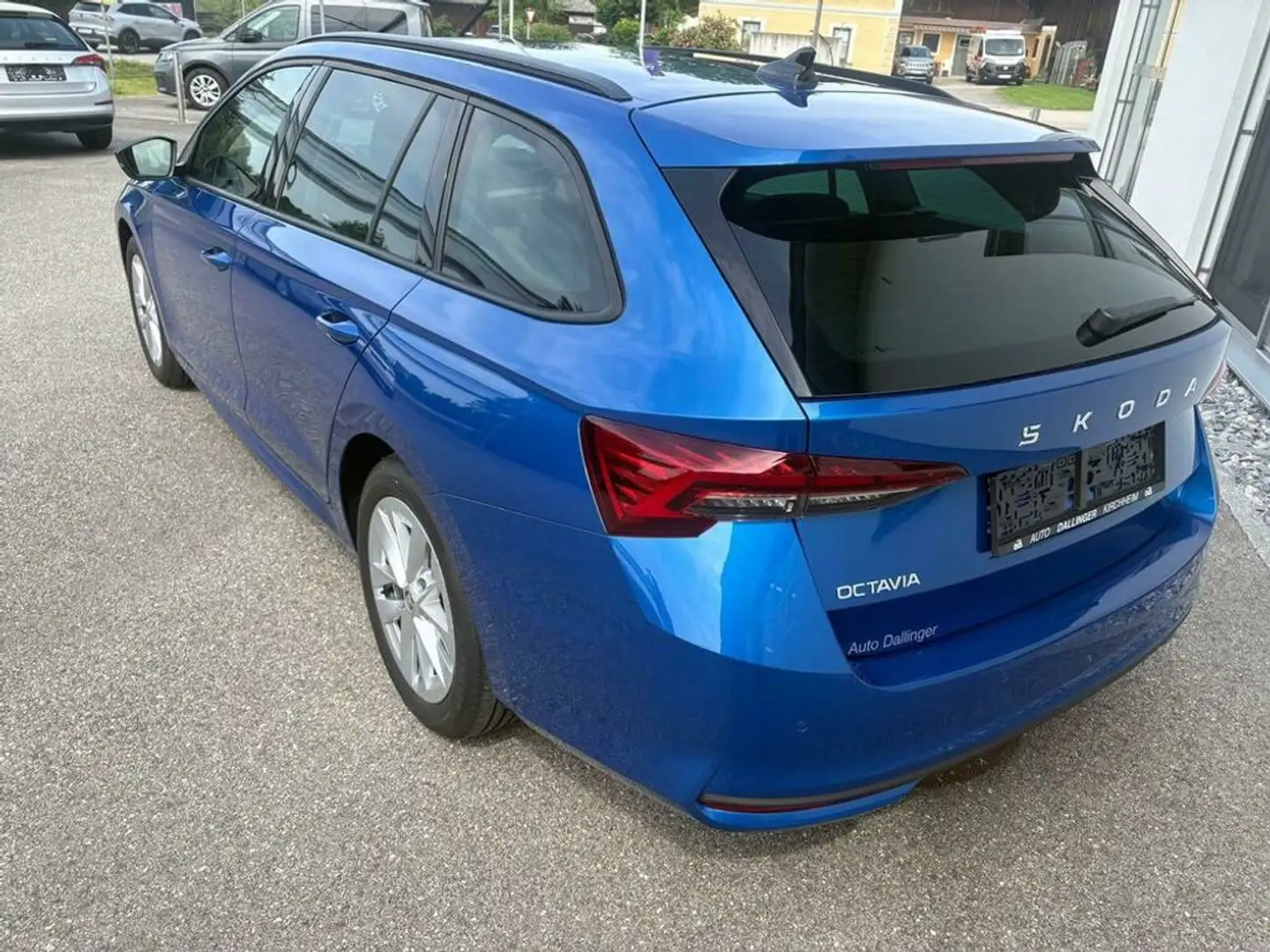 Skoda Octavia Kombi 2,0 TDI Selection DSG Blau - 2