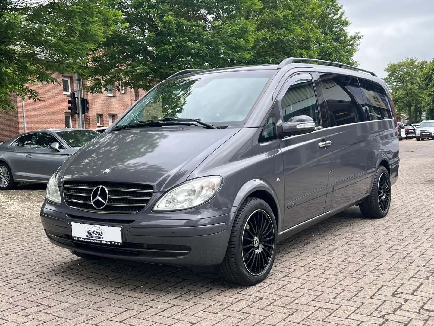 Mercedes-Benz Viano 3.0 CDI Activity lang Automatik 8-Sitzer Argent - 2