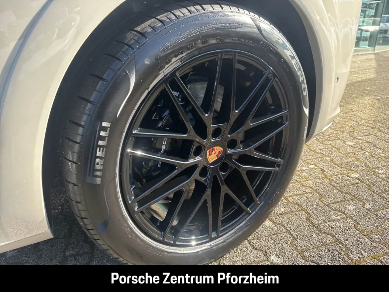 Porsche Cayenne E-Hybrid Coupe Black Edition HA-Lenkung 12