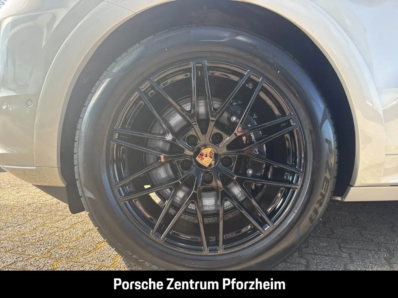 Porsche Cayenne E-Hybrid Coupe Black Edition HA-Lenkung 7