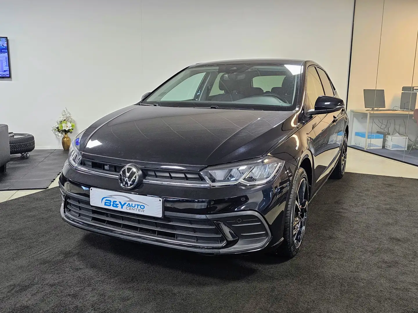 Volkswagen Polo 1.0 TSI Style DSG+Camera+Carplay+GPS Zwart - 2