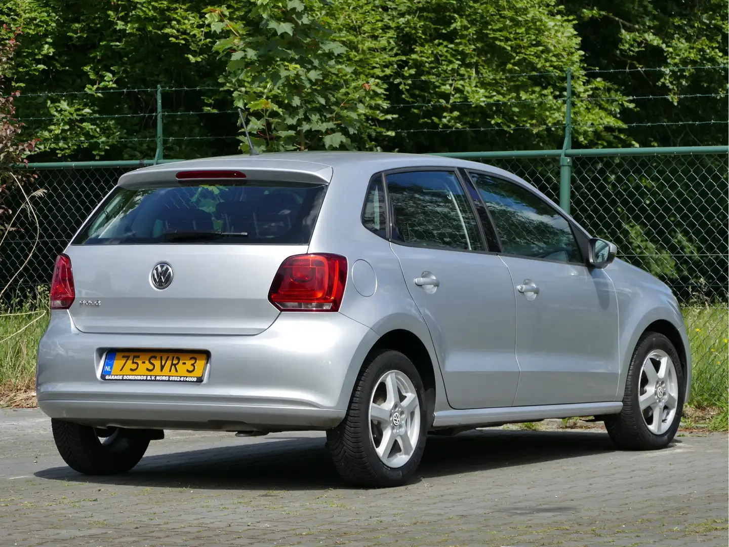 Volkswagen Polo 1.2 Easyline | airco | all-season-banden Grijs - 2