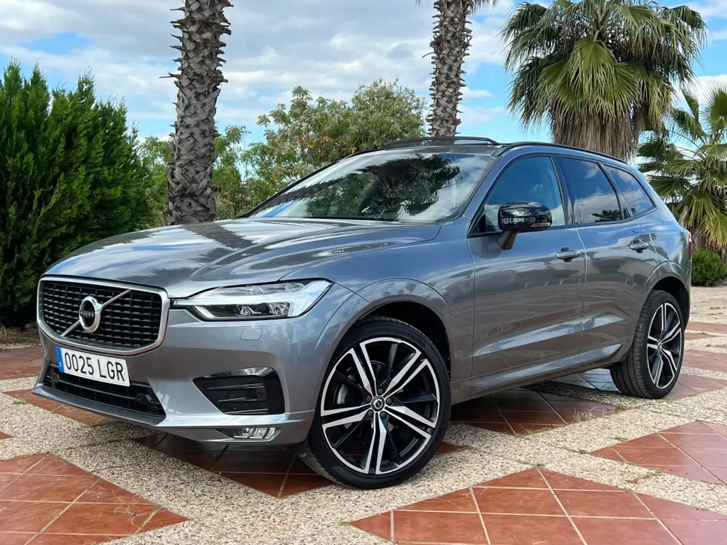 Volvo XC60 D4 R-Design Aut. Gris - 1