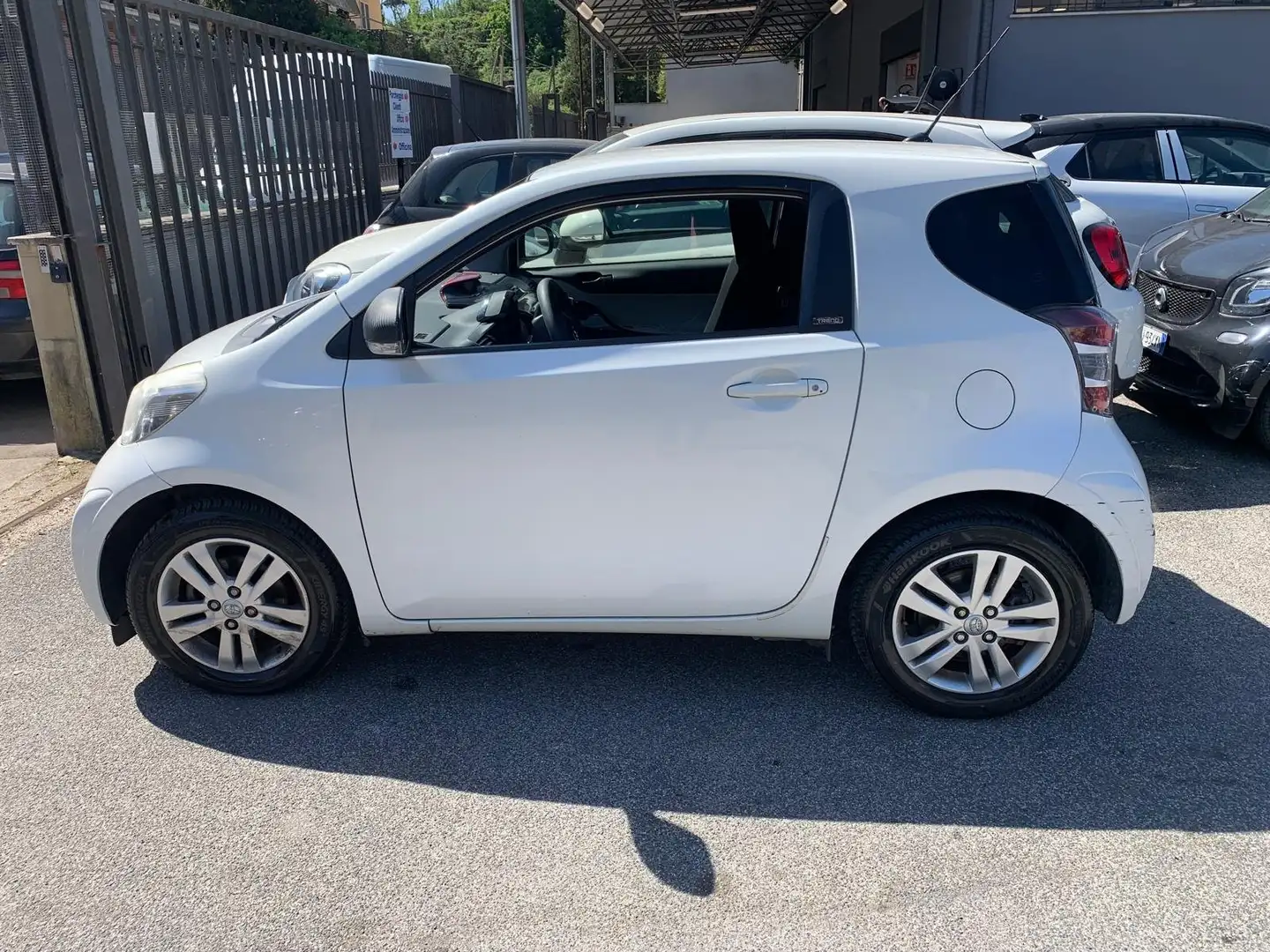 Toyota iQ iQ+1.0+cvt+(multidrive)+E5 Bílá - 2