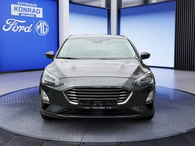 Ford Focus view 2