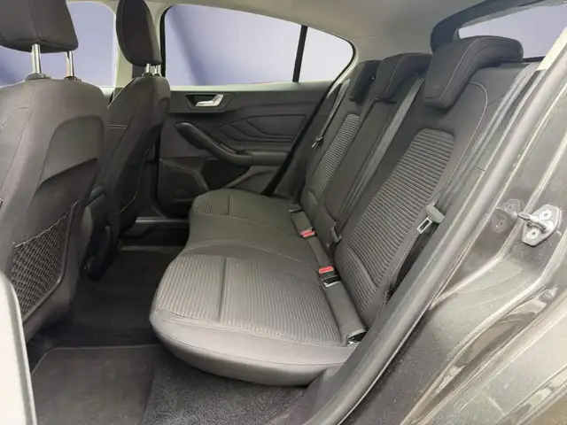 Ford Focus view 9