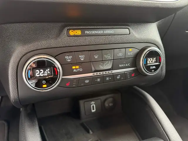 Ford Focus view 15