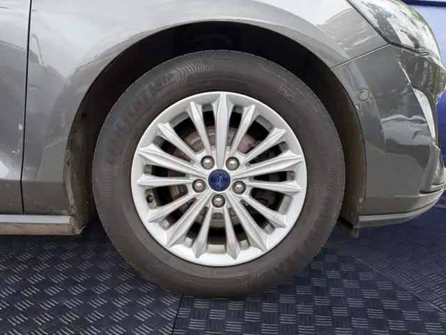 Ford Focus view 16