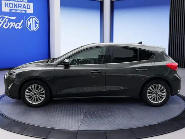 Ford Focus view 3