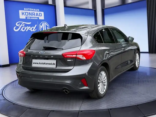 Ford Focus view 5
