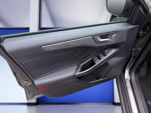 Ford Focus view 18