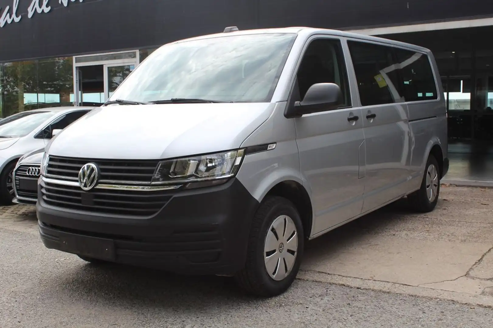 Volkswagen Transporter 2.0TDI 110CV COMBI L2 Plateado - 2