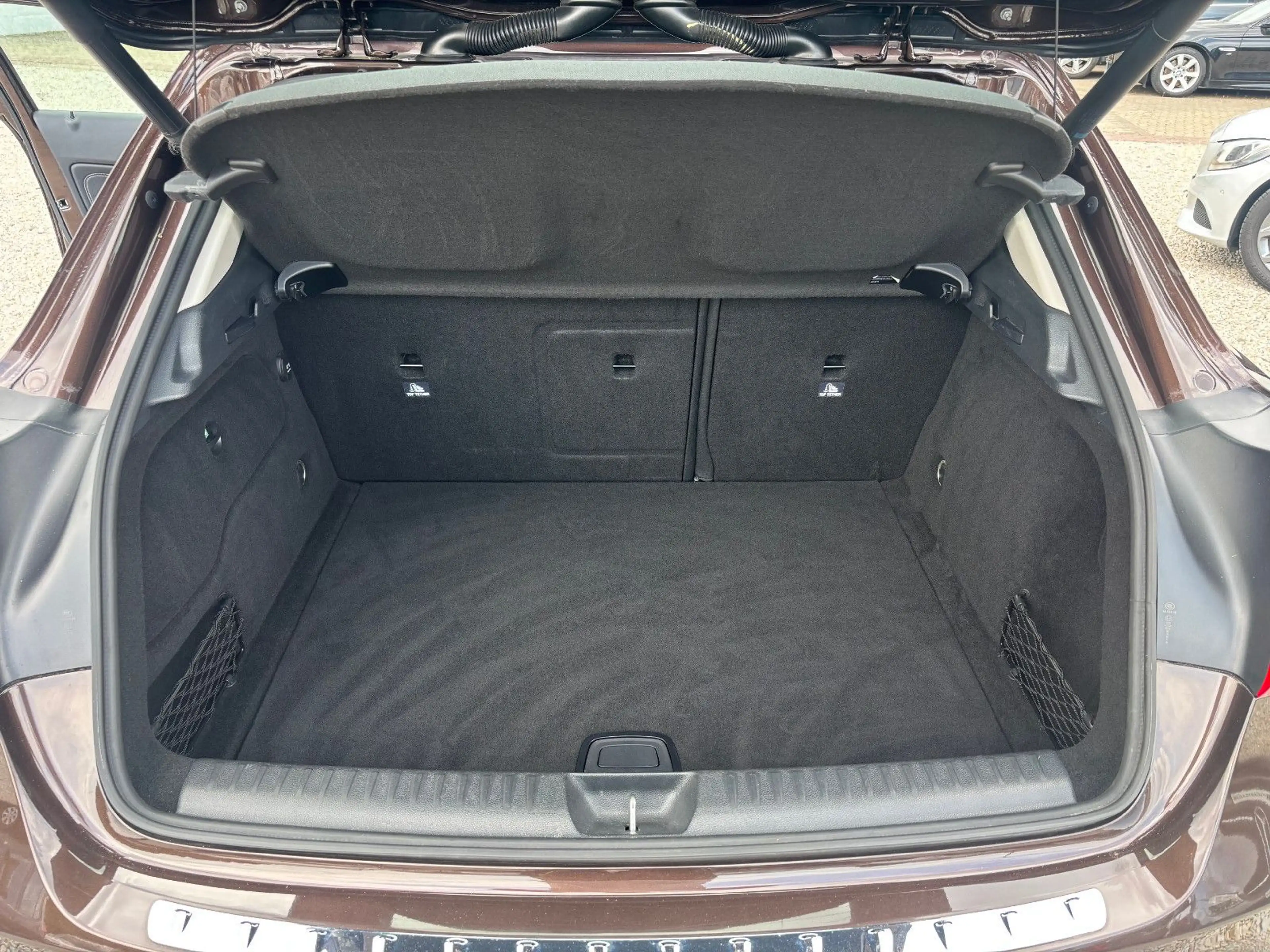 Mercedes-Benz GLA 220 d 4Matic Urban +AUTOMATIK+AHK+NAV+XENON+ — photo 10