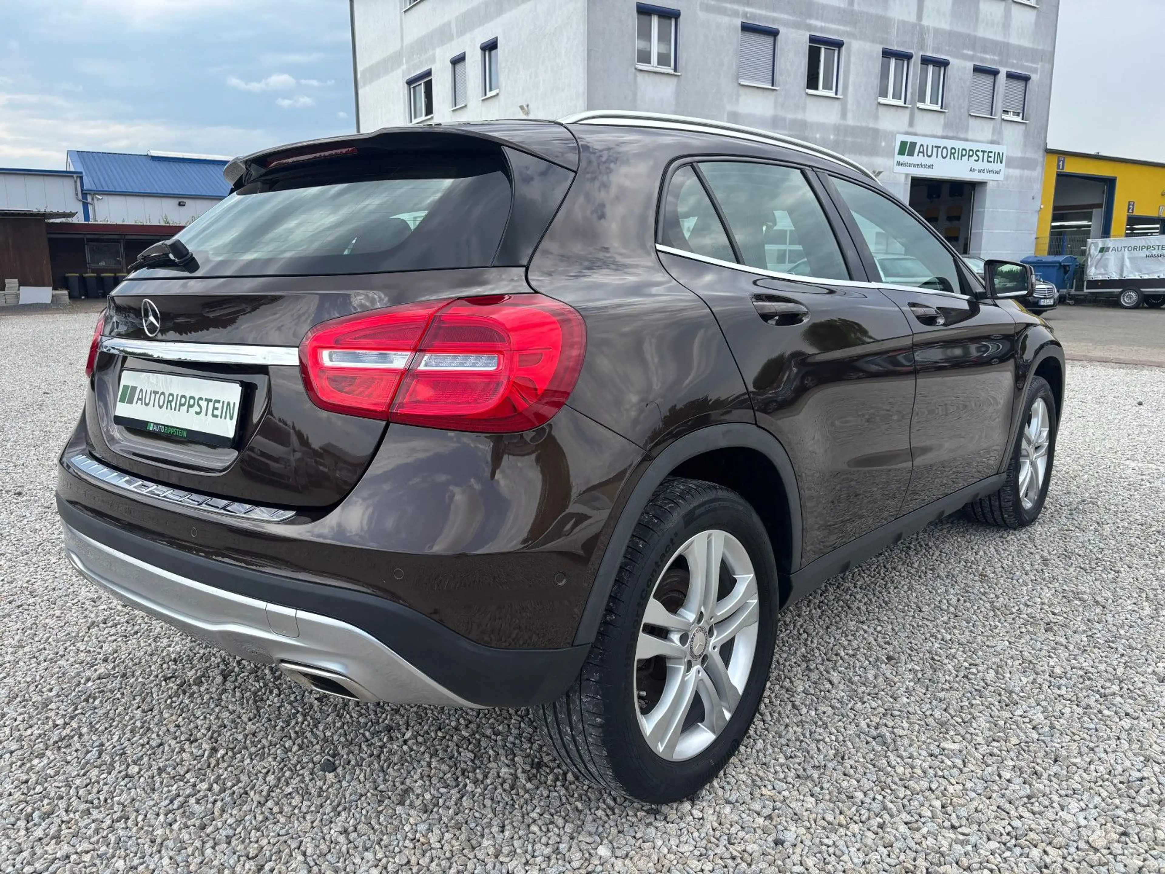 Mercedes-Benz GLA 220 d 4Matic Urban +AUTOMATIK+AHK+NAV+XENON+ — photo 4