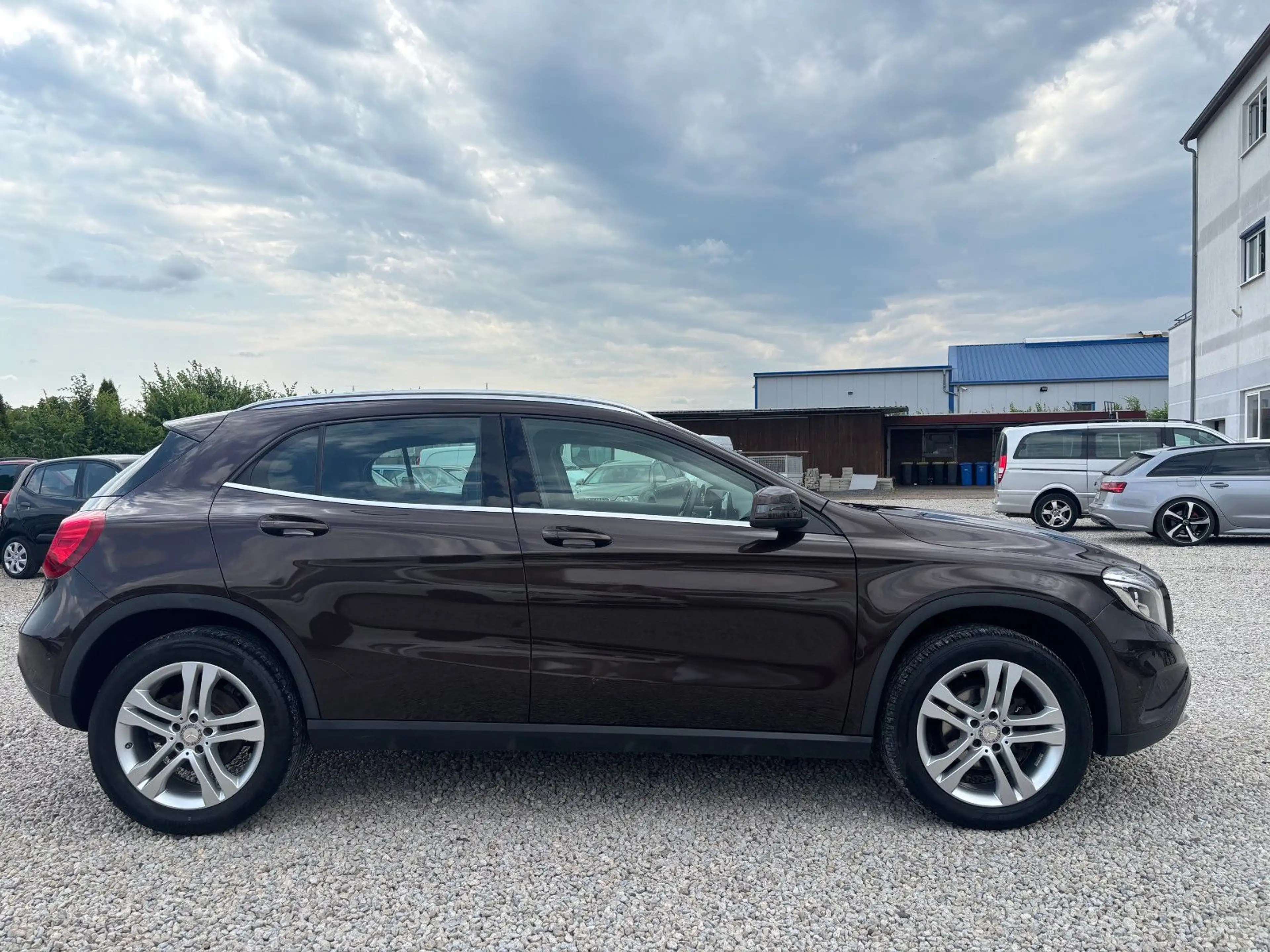 Mercedes-Benz GLA 220 d 4Matic Urban +AUTOMATIK+AHK+NAV+XENON+ — photo 5