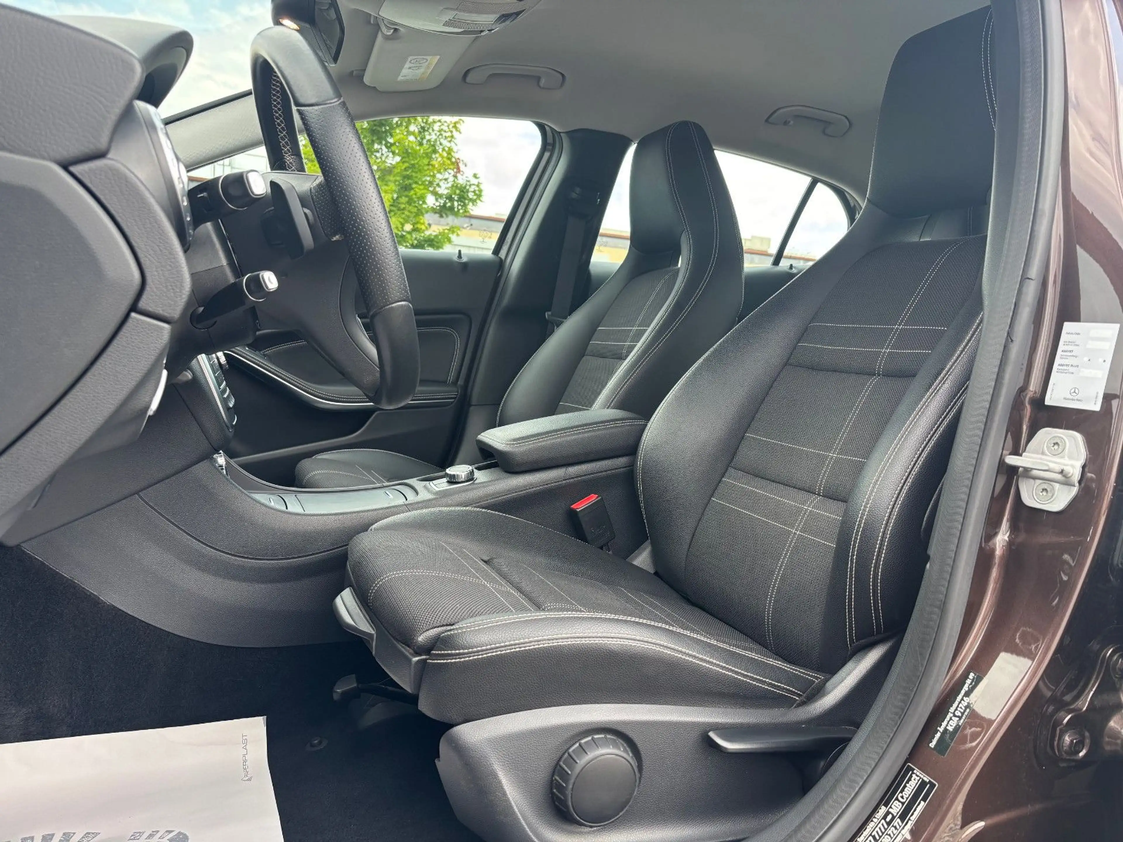 Mercedes-Benz GLA 220 d 4Matic Urban +AUTOMATIK+AHK+NAV+XENON+ — photo 8
