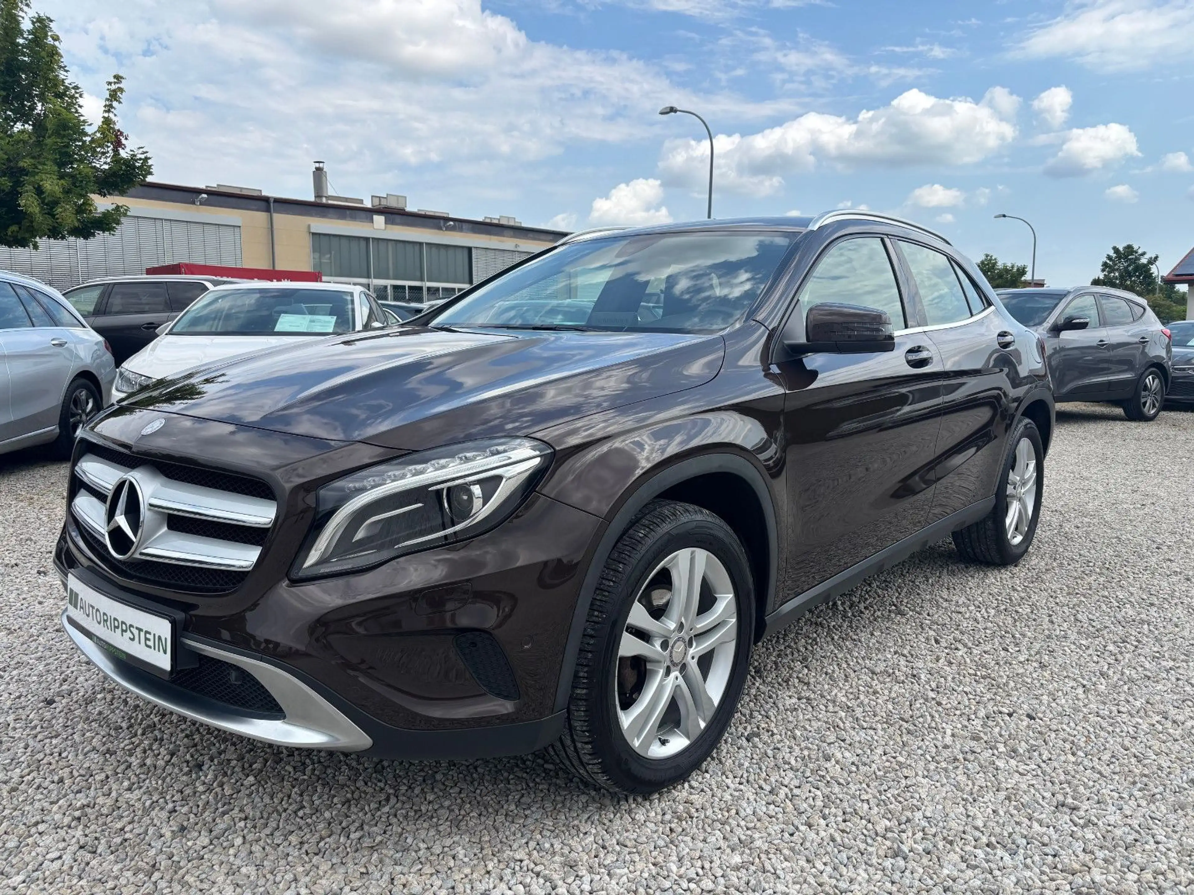Mercedes-Benz GLA 220 d 4Matic Urban +AUTOMATIK+AHK+NAV+XENON+