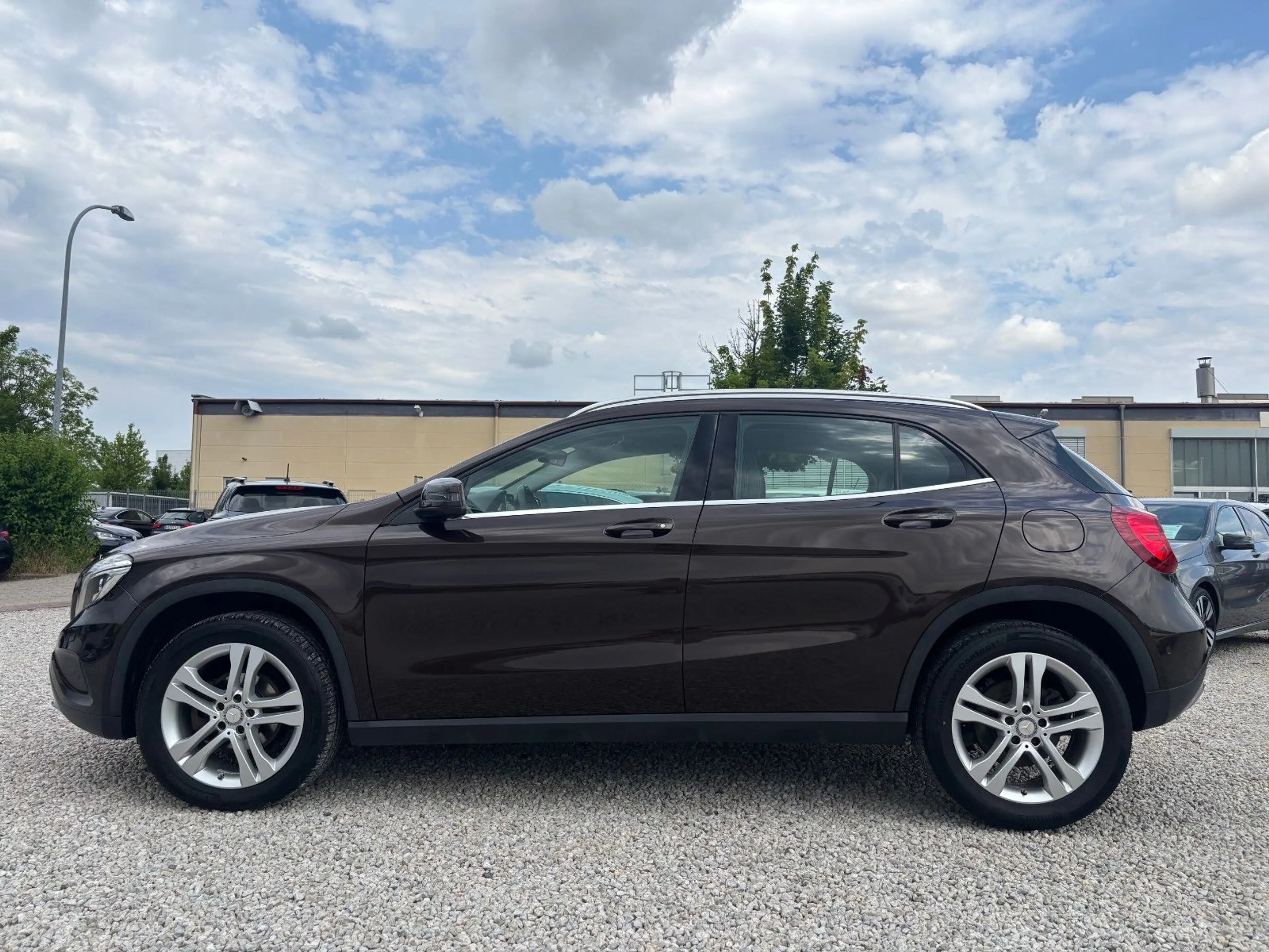 Mercedes-Benz GLA 220 d 4Matic Urban +AUTOMATIK+AHK+NAV+XENON+ — photo 2