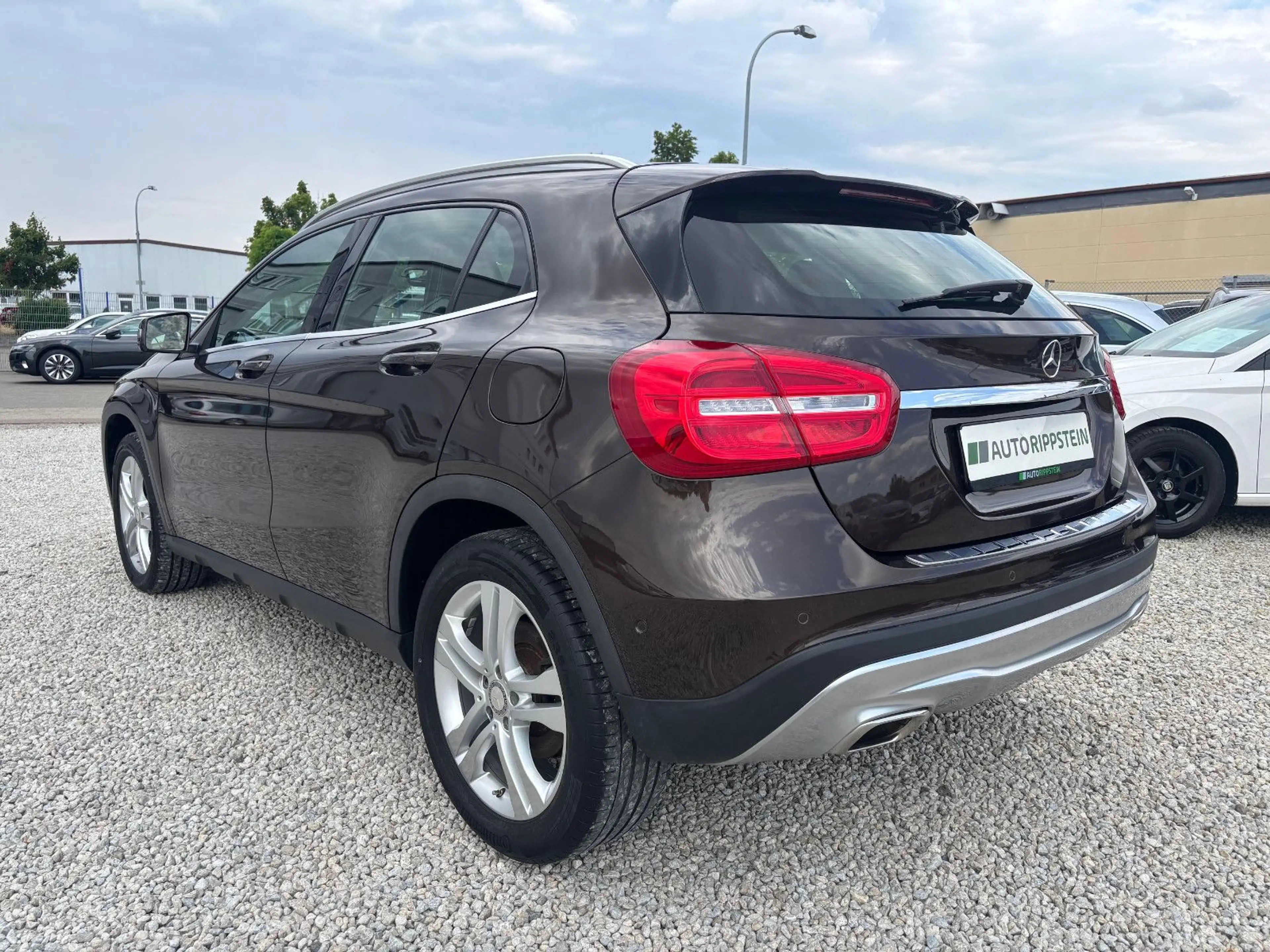Mercedes-Benz GLA 220 d 4Matic Urban +AUTOMATIK+AHK+NAV+XENON+ — photo 3