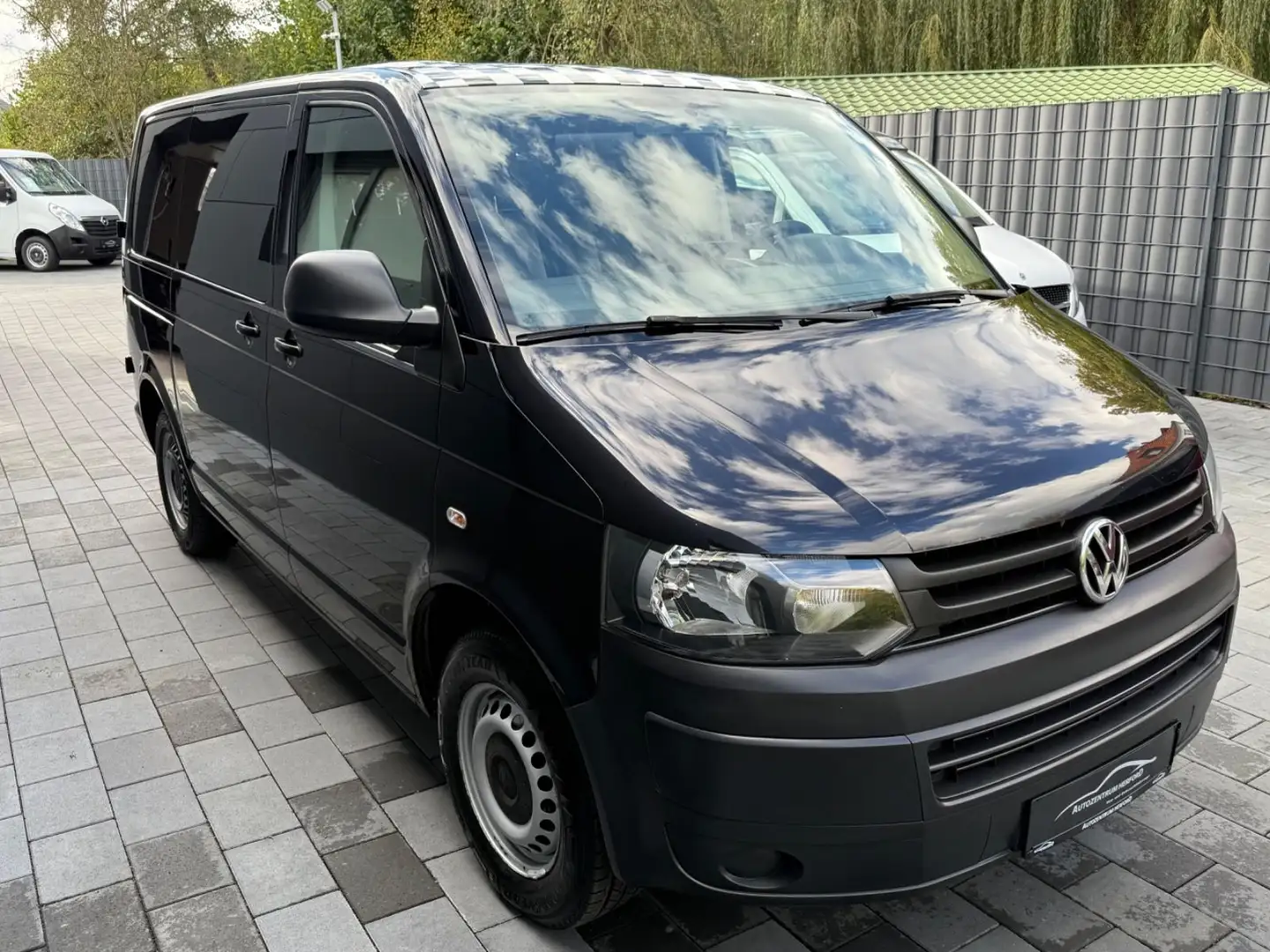 Volkswagen T5 Kombi T5 2.0 TDI Kombi 9 Sitze Klima 1 Hand AHK Schwarz - 2